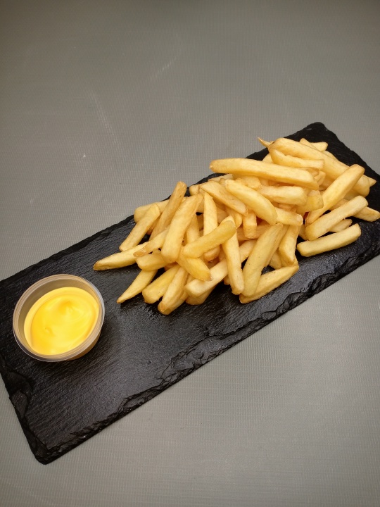 Картошка фри 200 гр с сырным соусом