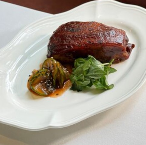 Ребра в глазури с огурчиками кимчи