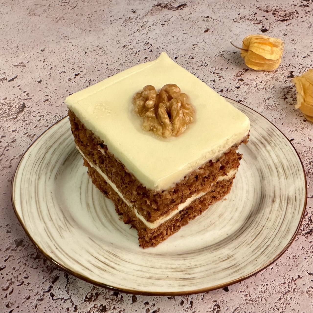 Морковный торт с грецким орехом