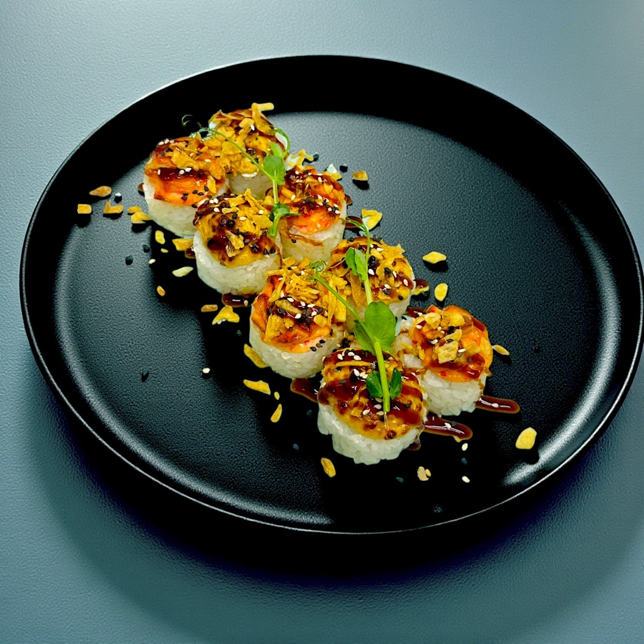 Запечённый с лососем и луком фри