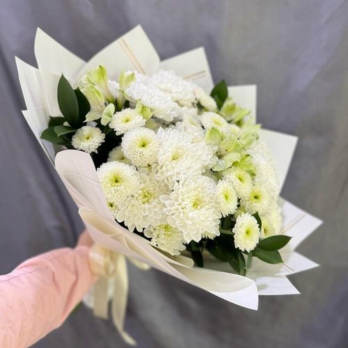Букет из белых хризантем и альстромерии (б1782)