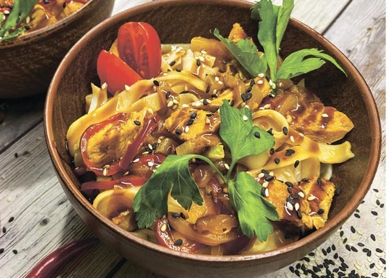 Лапша с курицей и грибами