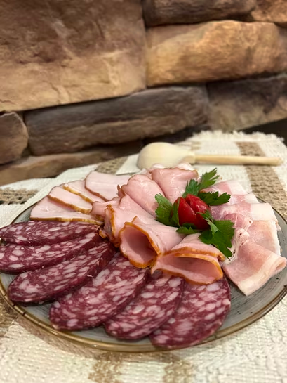 Мясная тарелка (мясное плато)