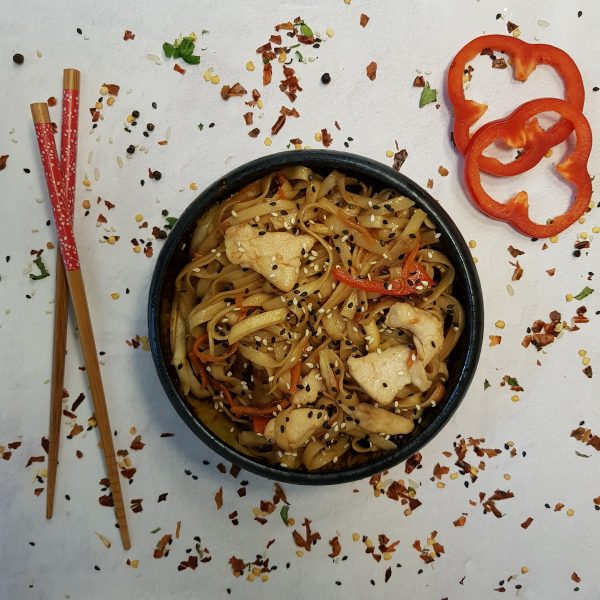 Вок с курицей в сладком чили