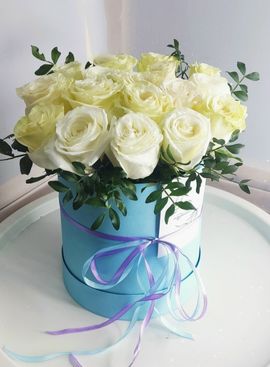 Бокс с белыми розами