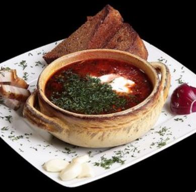 Борщ красный с салом и сметаной