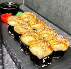 Запеченный ролл с корол креветками