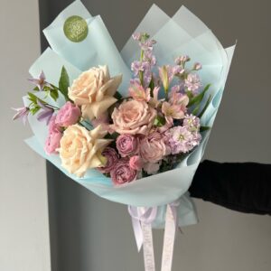 Сборный нежный букет «Струящийся шелк»