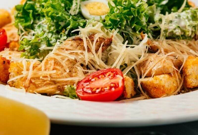 Цезарь с куриной грудкой