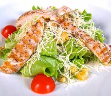 Салат Цезарь с курицей