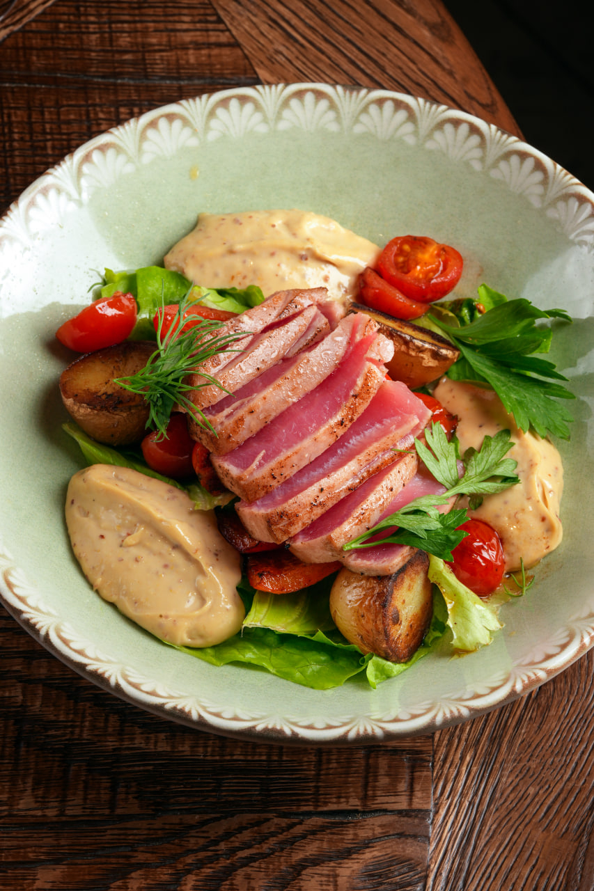 [Д] Салат с тунцом на соусе из ткемали и пряными овощами