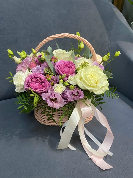 Композиция в плетеной корзиночке