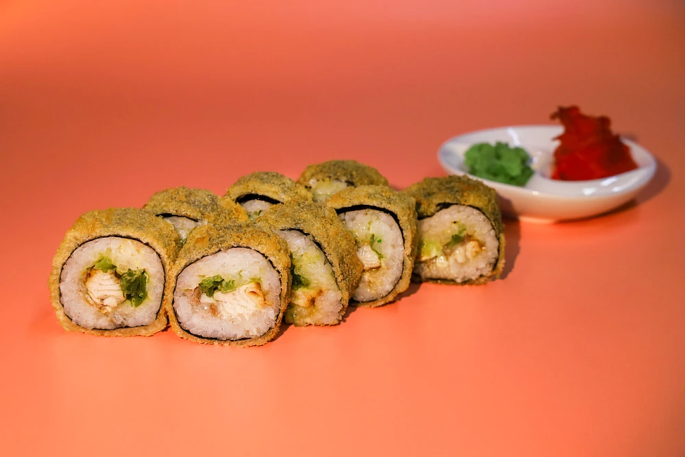 Горячий ролл с угрём