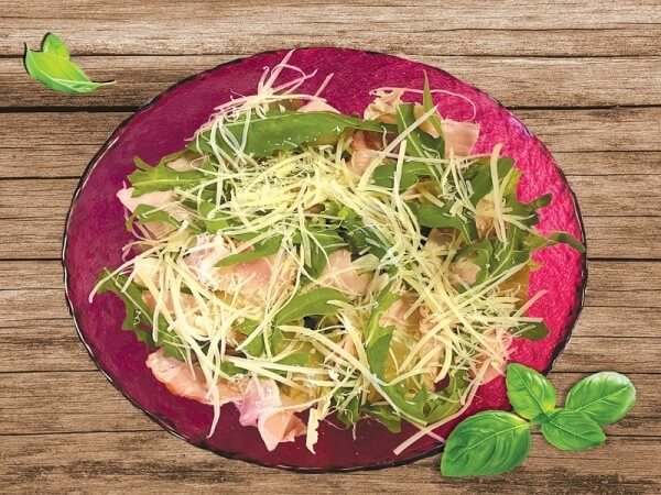 Салат с беконом и рукколой