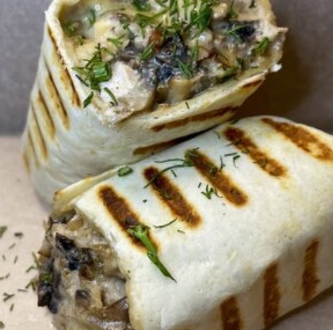 Буррито с шампиньонами и куриным филе