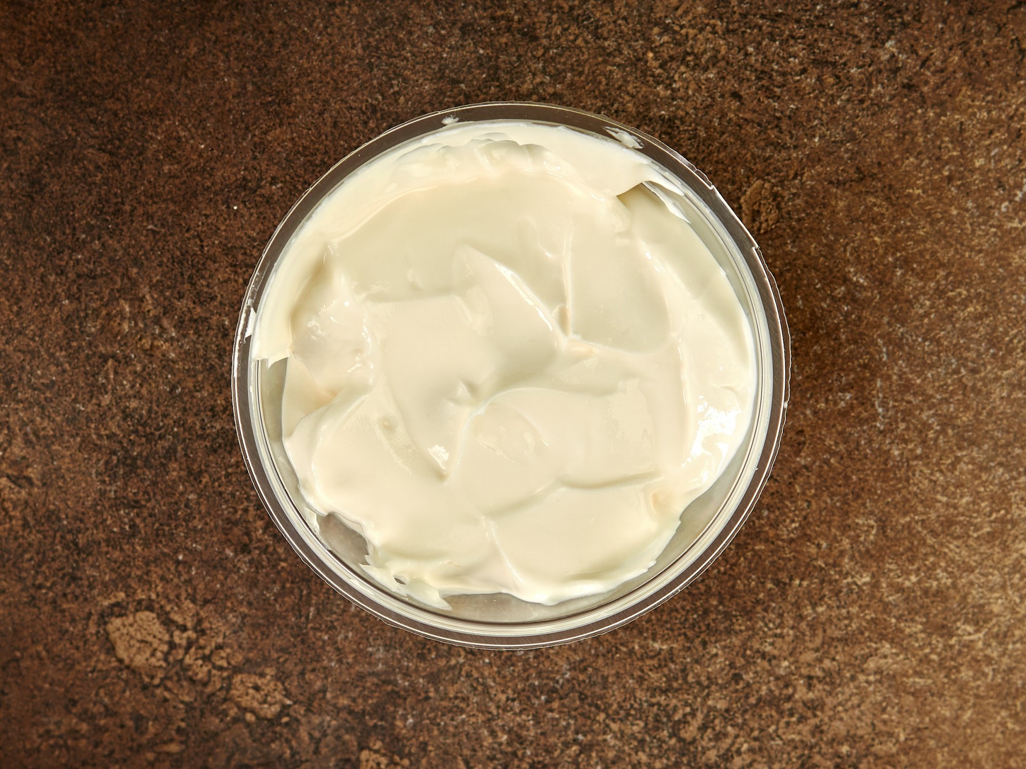 Сметана с чесноком и зеленью