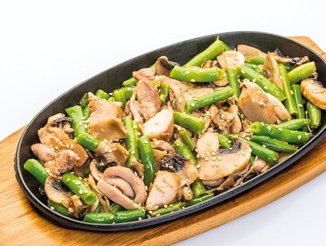 Курица с фасолью и грибами