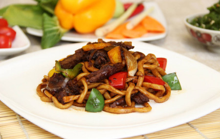 Удон с говядиной в соусе «терияки»