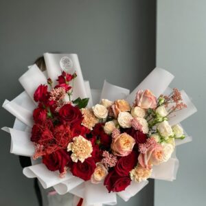 Сборный букет кустовой и одноголовой розы