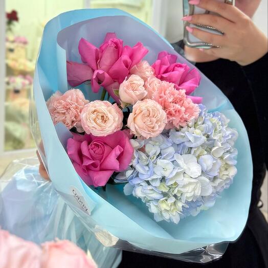 Букет «акварель» с голубой гортензией