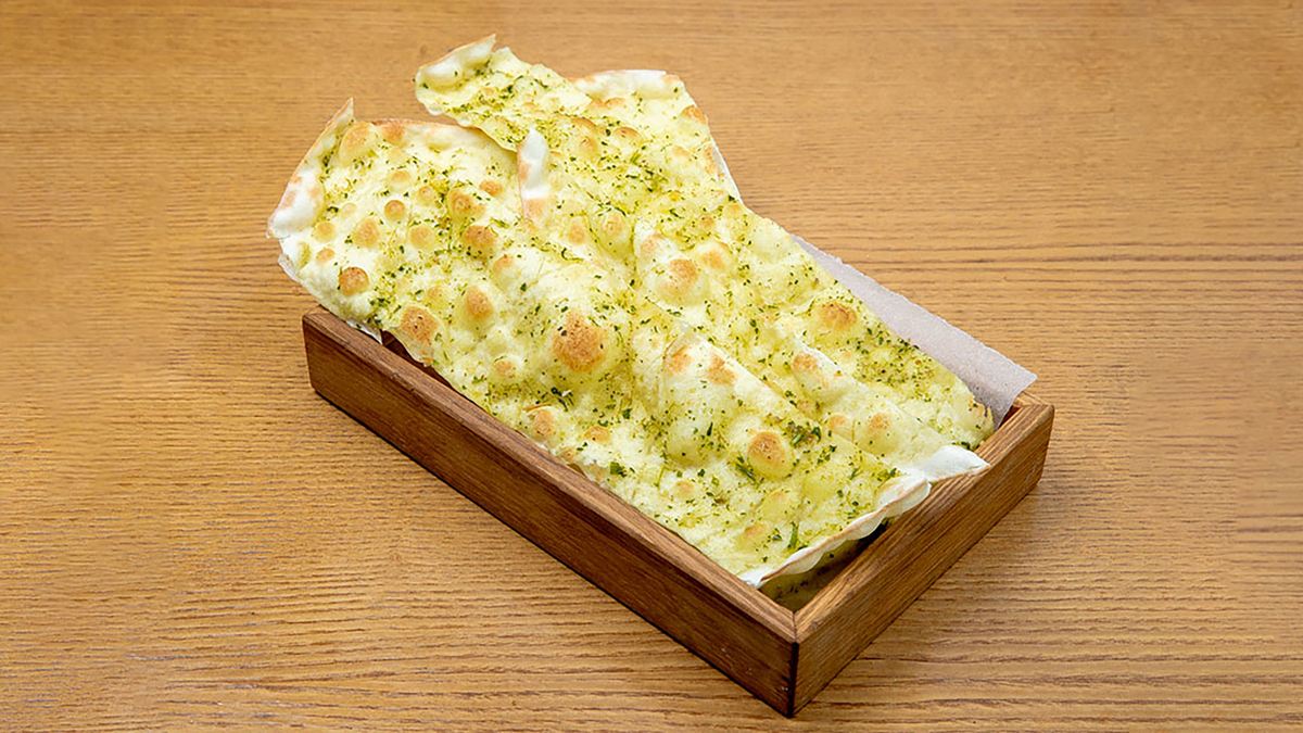 Фокачча с соусом песто