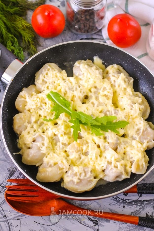 Пельмени с сыром в горшочке 