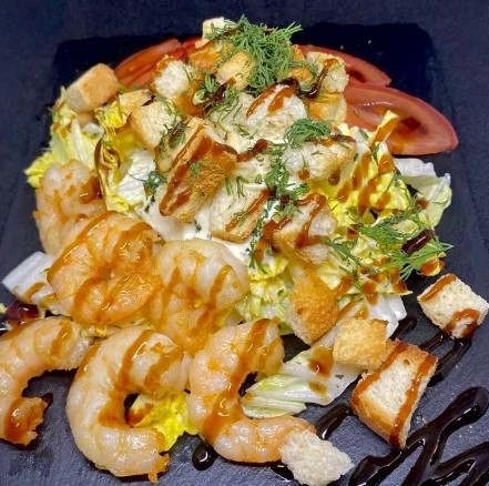 Салат "Цезарь с креветками"