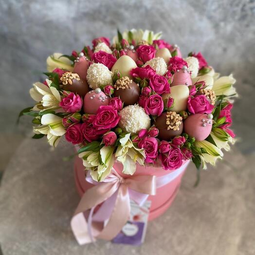 Клубника в шоколаде с цветами большой набор