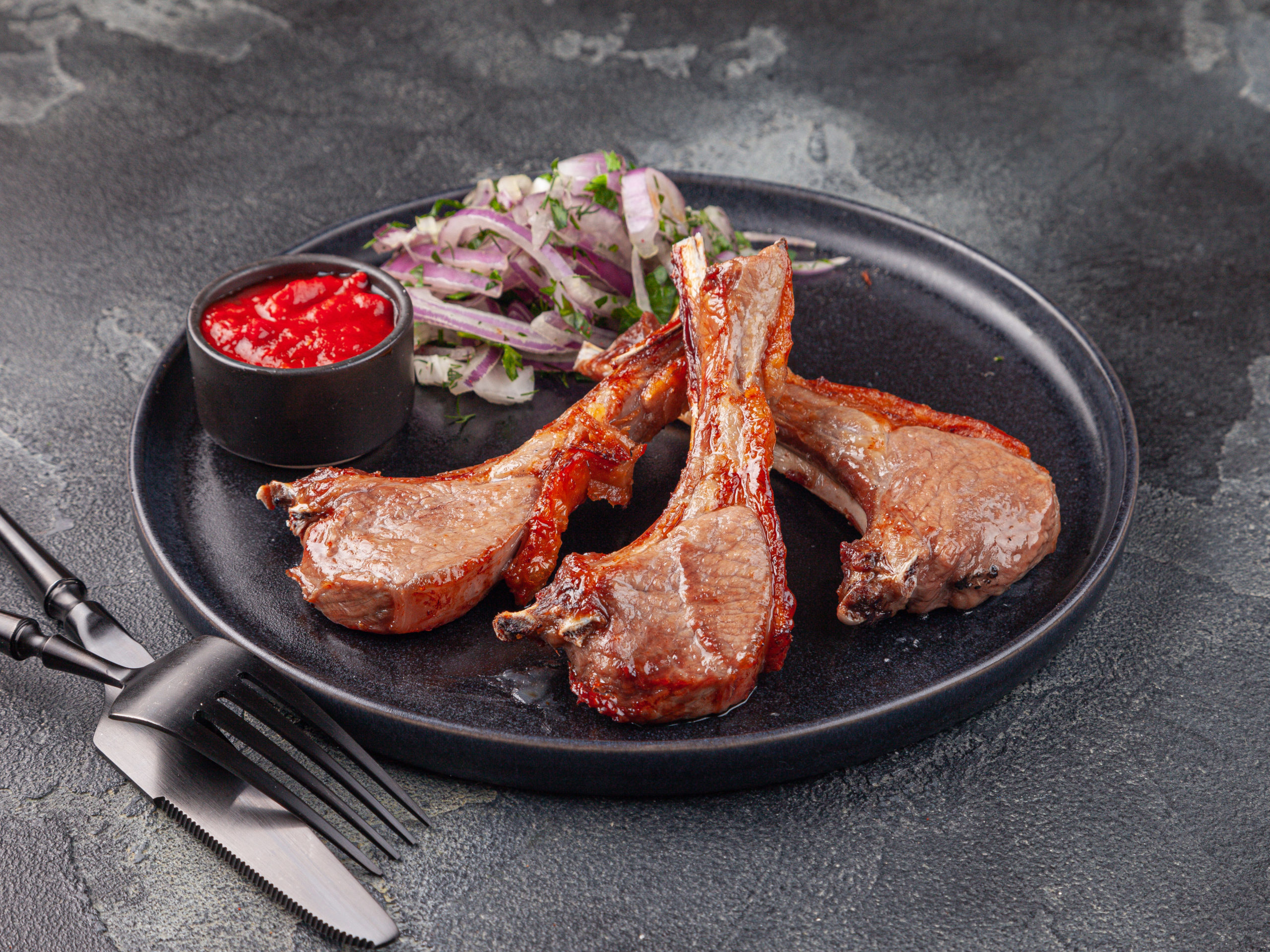 Шашлык на углях из бараньей корейки 