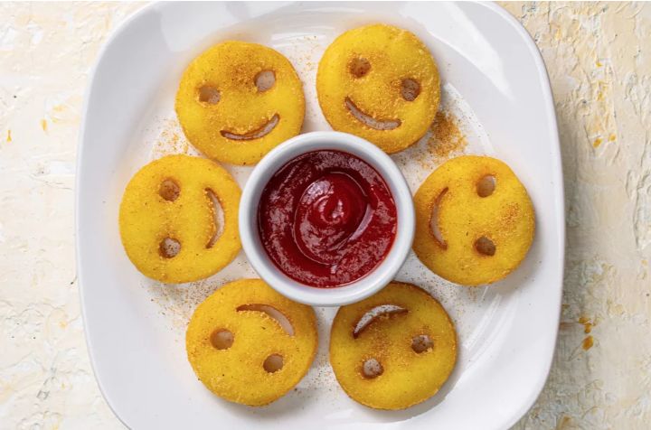 Картофельные смайлики с соусом