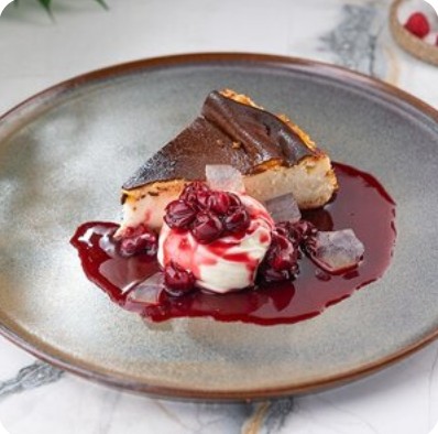 Чизкейк «Сан-Себастьян» с вишней