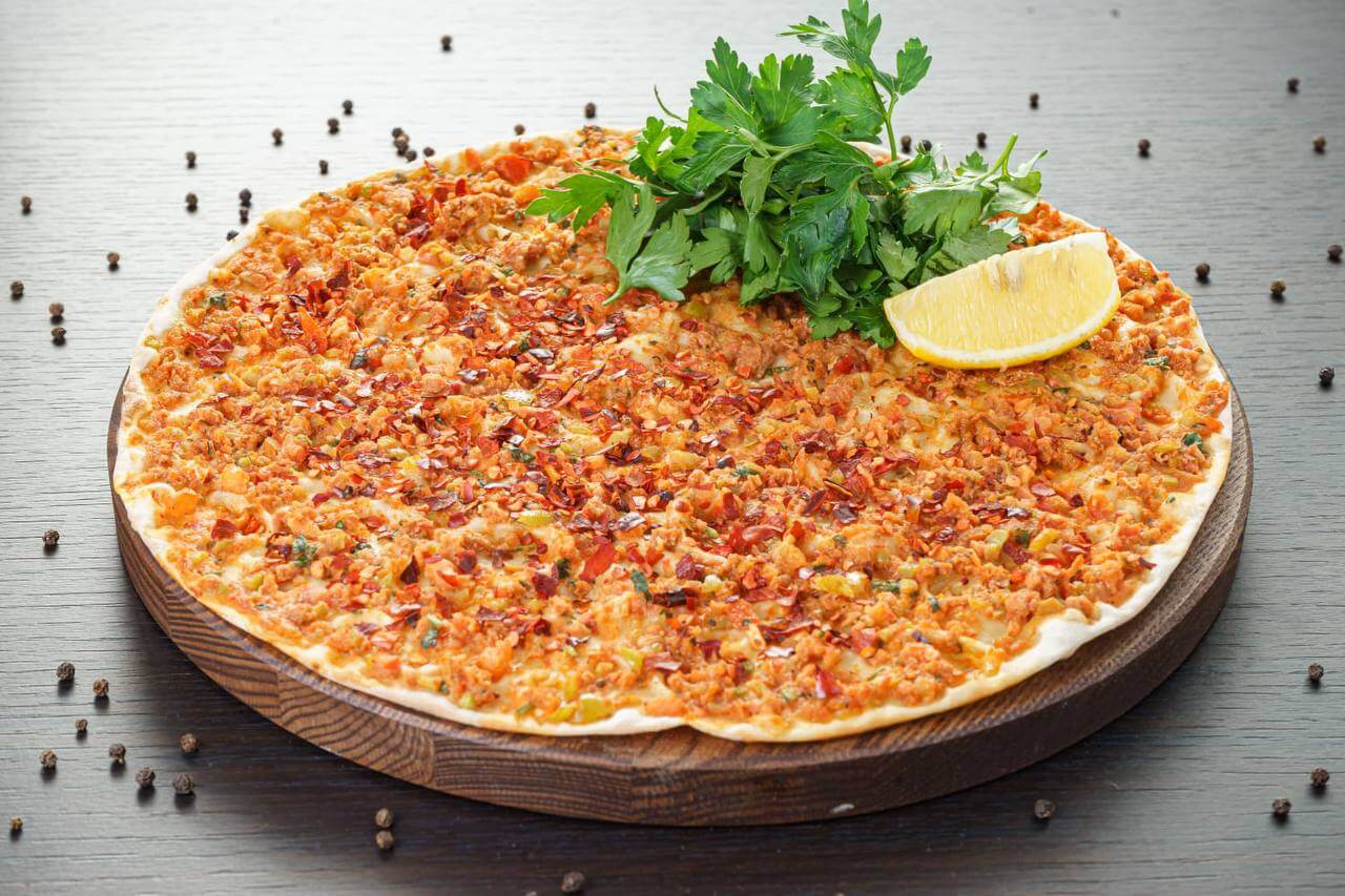 Лахмаджун с грецкими орехами