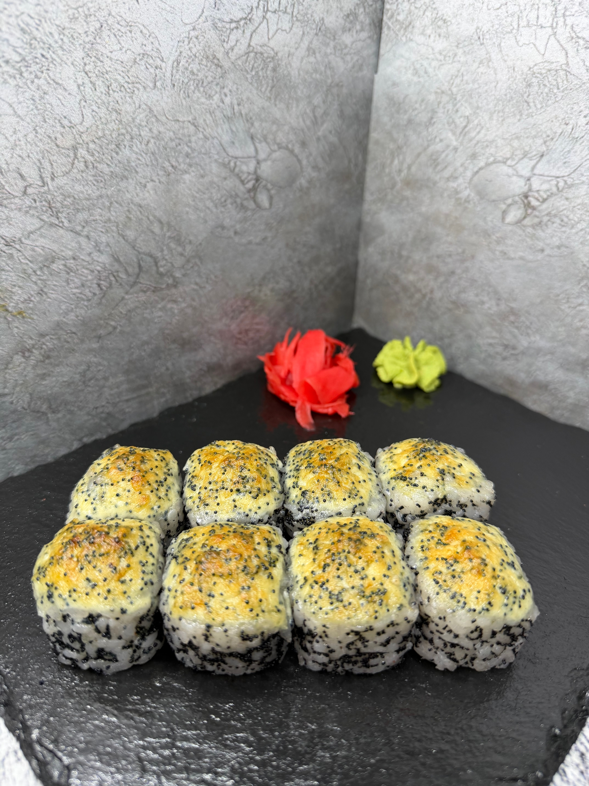 Запечённый с тунцом и тигровой креветкой