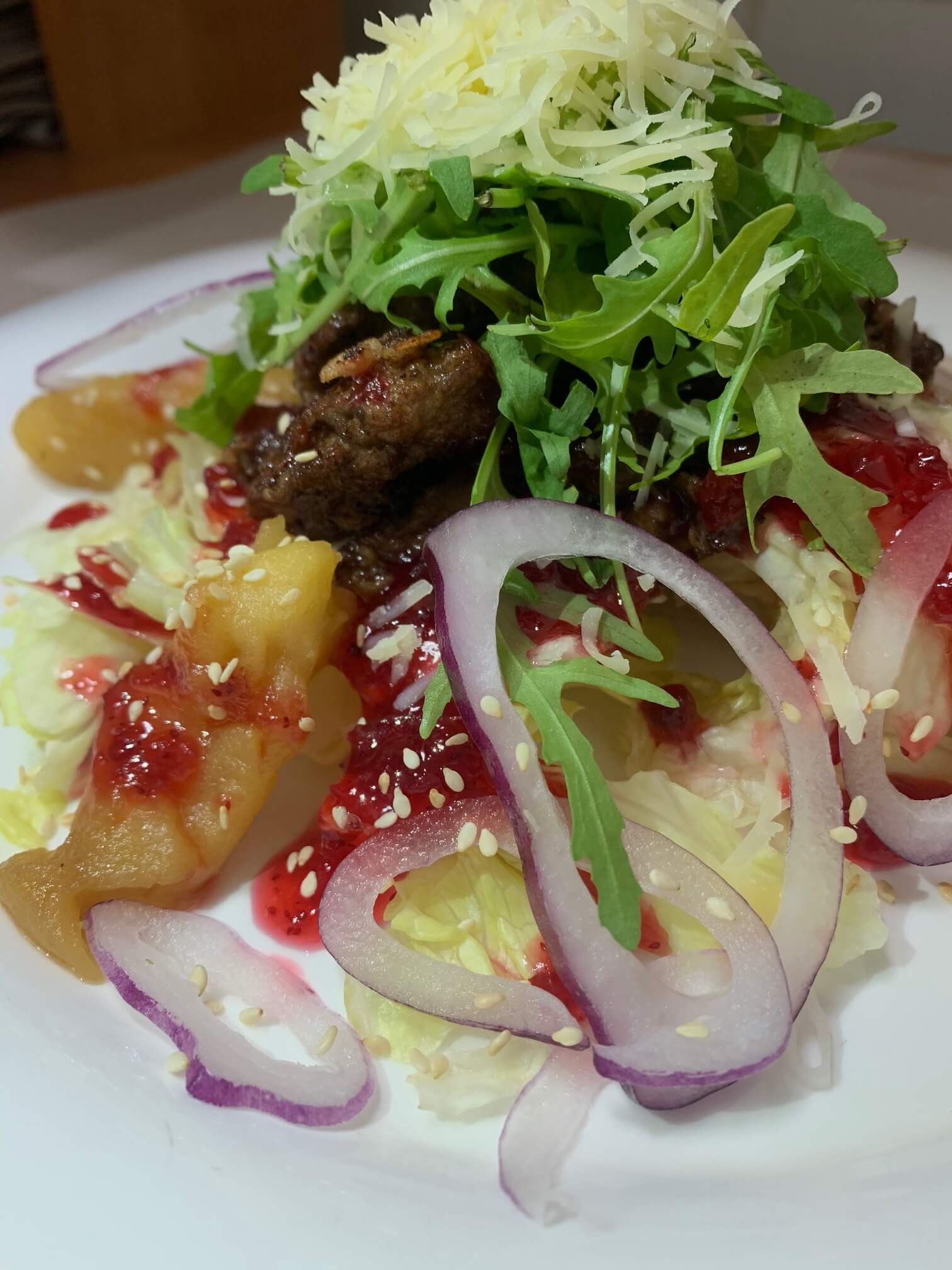 теплый салат с куриной печенью