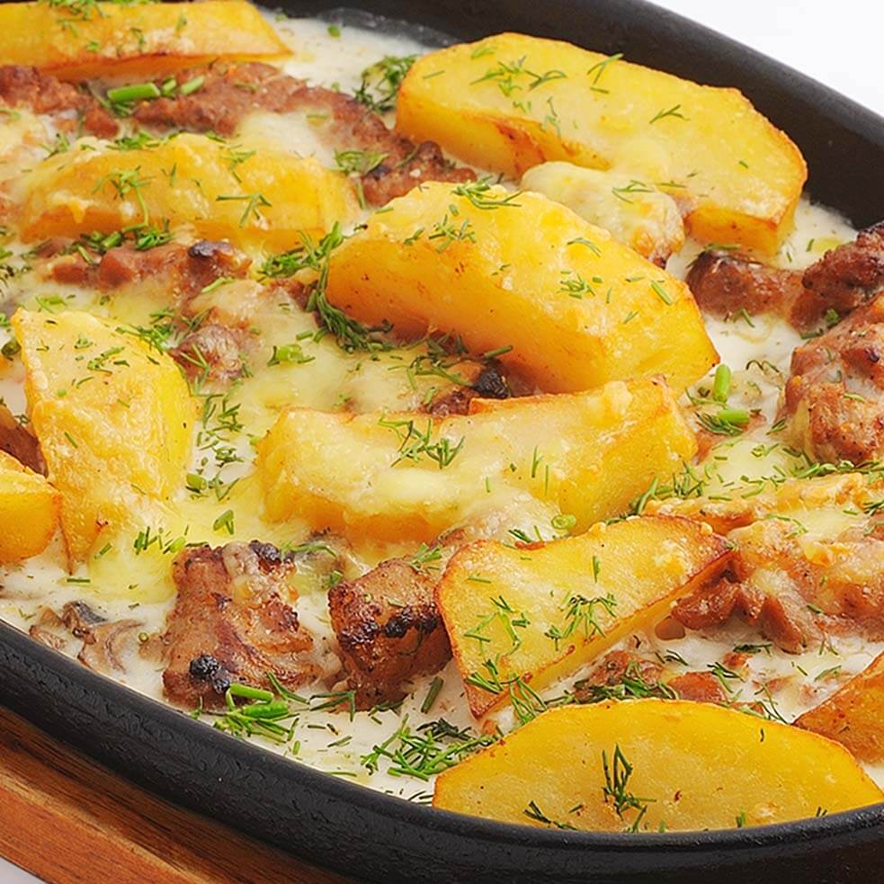 Жарёха с мясом и грибами