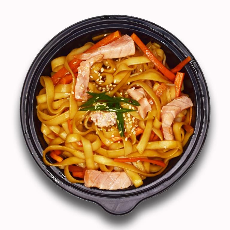 Удон с лососем.