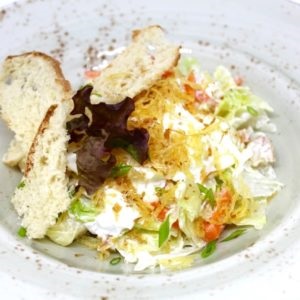 САЛАТ С МУРМАНСКОЙ ТРЕСКОЙ И ЯЙЦОМ ПАШОТ