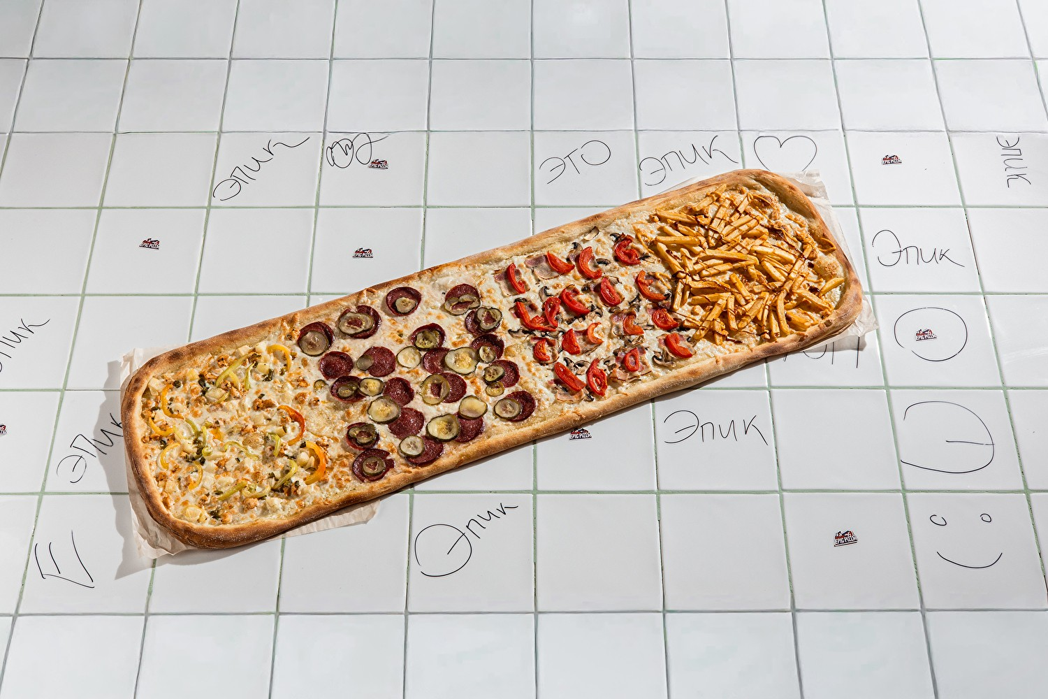 Фирменная Epic pizza метр