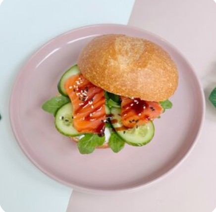 Австрийский завтрак с лососем и гуакамоле