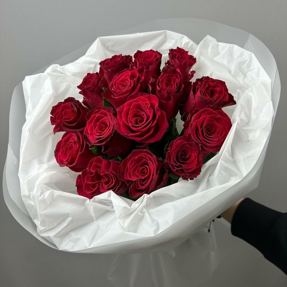 15 красных роз