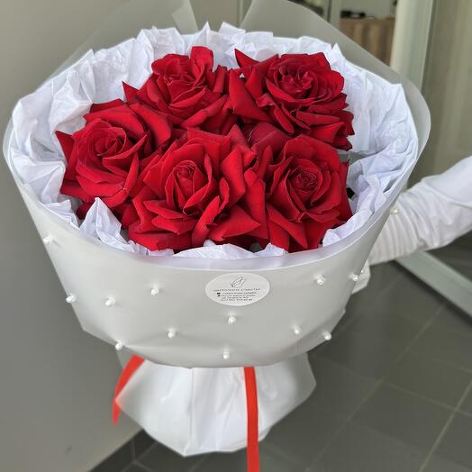 Букет с красными розами