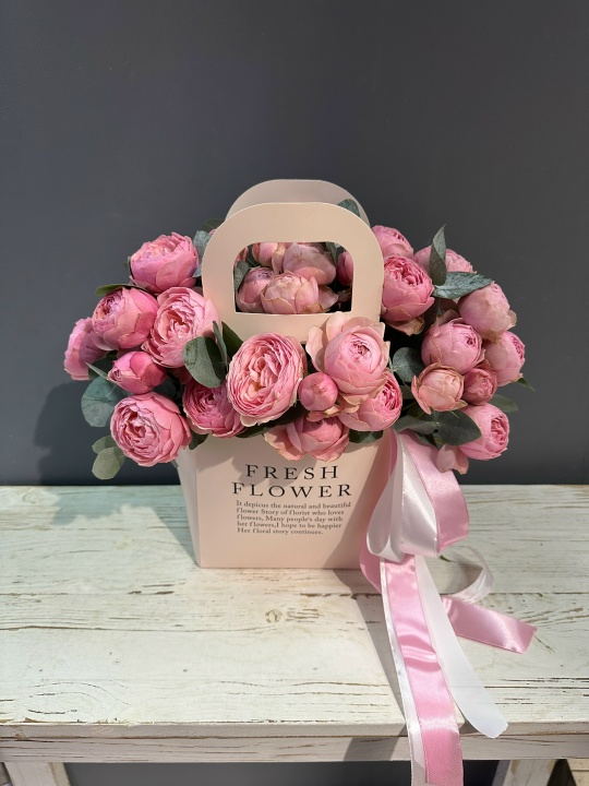 Сумочка с кустовой пионовидной розой