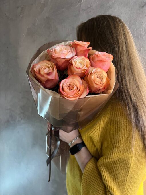 7 пионовидных роз Кахала