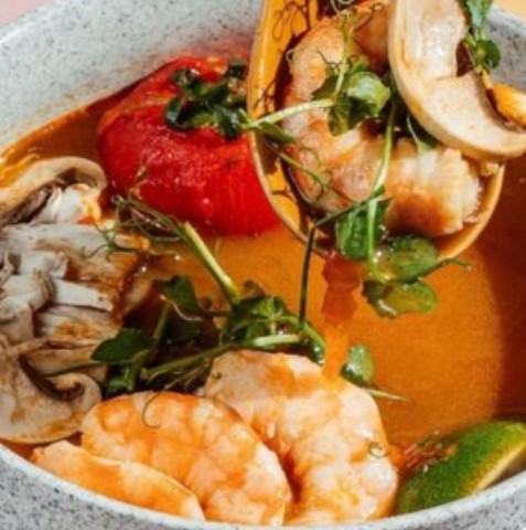 Том ям с морепродуктами