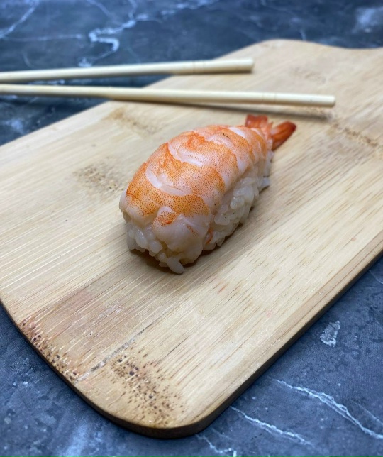 Суши с креветкой