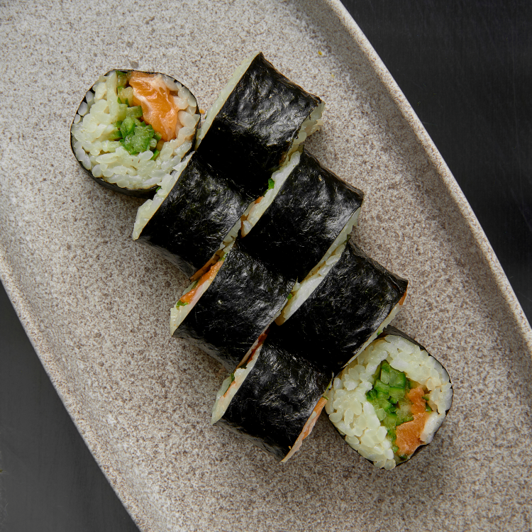 Маки с лососем