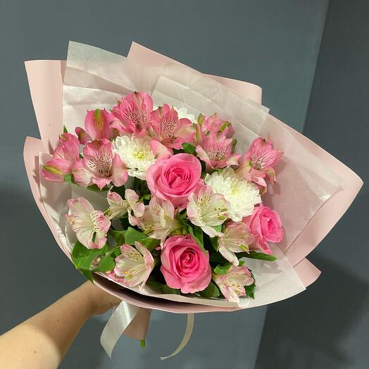 Букет с розовыми розами