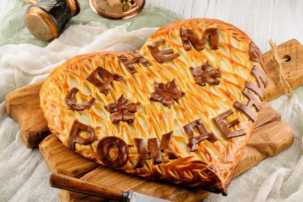 Пирог праздничный сердце (1кг)