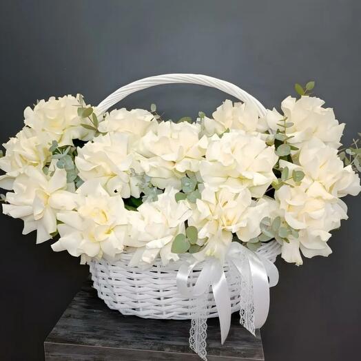 Корзина с французскими розами