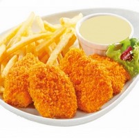 Картофель фри с наггетсами